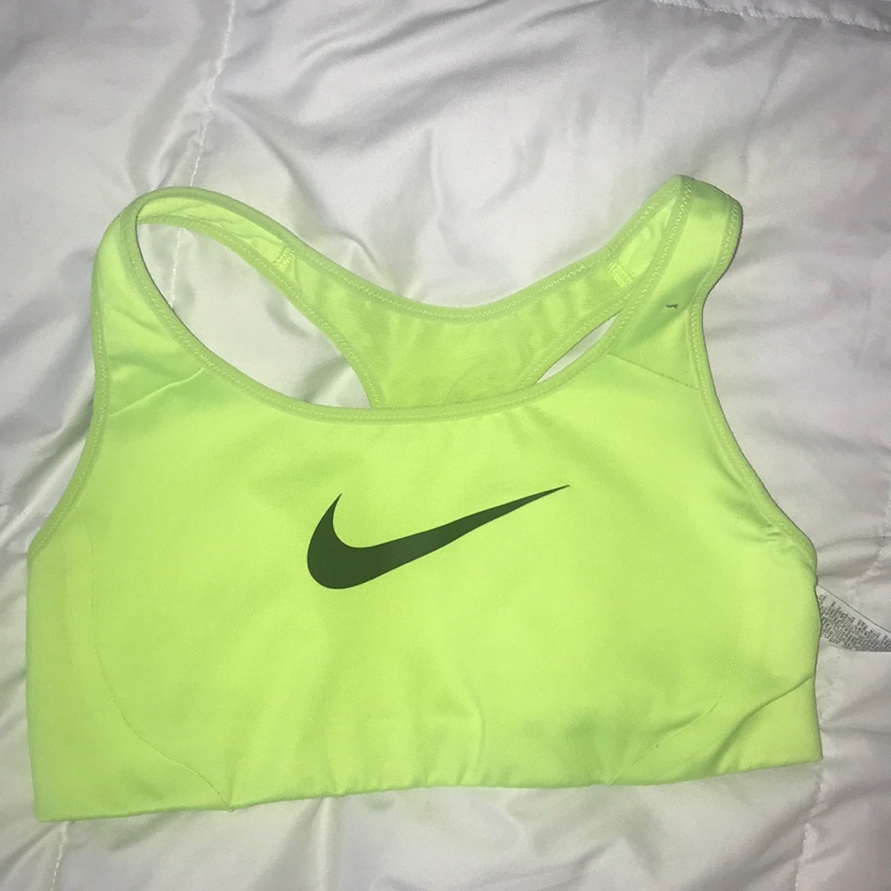 LIKE NEW Nike Sports Bra!! Lots of Support